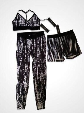 Vyayama sustainable luxury activewear, 3 piece yoga set, Size S